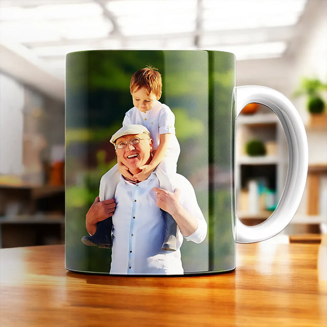 Mug Personnalisé Les Bois d'Aurore avec photo d'un grand-pÚre portant son petit-fils sur les épaules