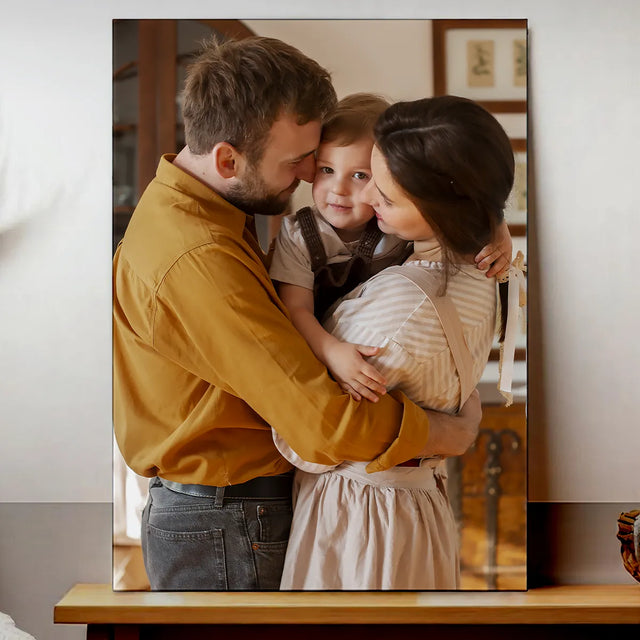 Tableau Personnalisé de Les Bois d'Aurore montrant une famille s'enlaçant tendrement à la maison