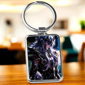 Porte-clés rectangulaire argenté avec illustration de personnage de manga en armure noire et argentée.