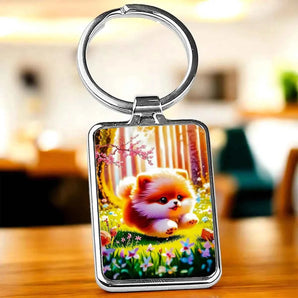 Porte-clés avec illustration d'un chiot poméranien dans un décor fleuri.
