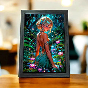 Tableau encadré : femme blonde en robe verte, forêt luxuriante, nénuphars roses.