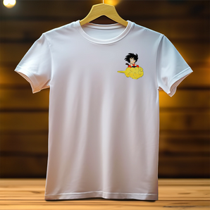 T-Shirt Goku blanc avec illustration de Goku enfant sur un nuage jaune par Les Bois d'Aurore