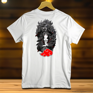 T-Shirt Itachi Uchiha blanc avec illustration détaillée d'Itachi et symbole Akatsuki, Les Bois d'Aurore