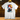 T-Shirt Sasuke blanc avec illustration colorée du personnage en position accroupie sur fond clair