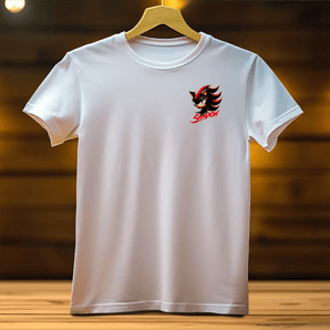 T-Shirt Shadow blanc avec petit logo Shadow en rouge et noir sur la poitrine par Les Bois d'Aurore