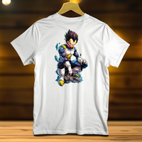 T-Shirt Vegeta blanc avec illustration colorée du personnage Vegeta en position accroupie