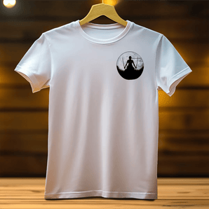 T-Shirt Zoro blanc avec motif silhouette noire sur poitrine, style minimaliste Les Bois d'Aurore