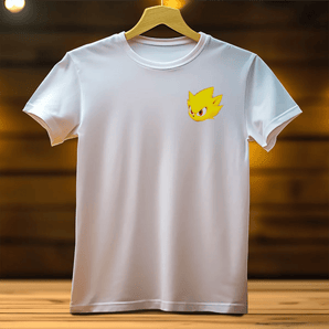 T-Shirt Super Sonic blanc avec un petit motif visage jaune sur la poitrine